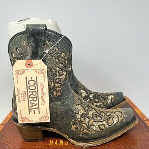 Corral Embroidered Boots T0138
Size 3 1/2